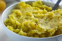 Creamy Dairy-Free Mashed Potatoes: Fluffy, Vegan Recipe