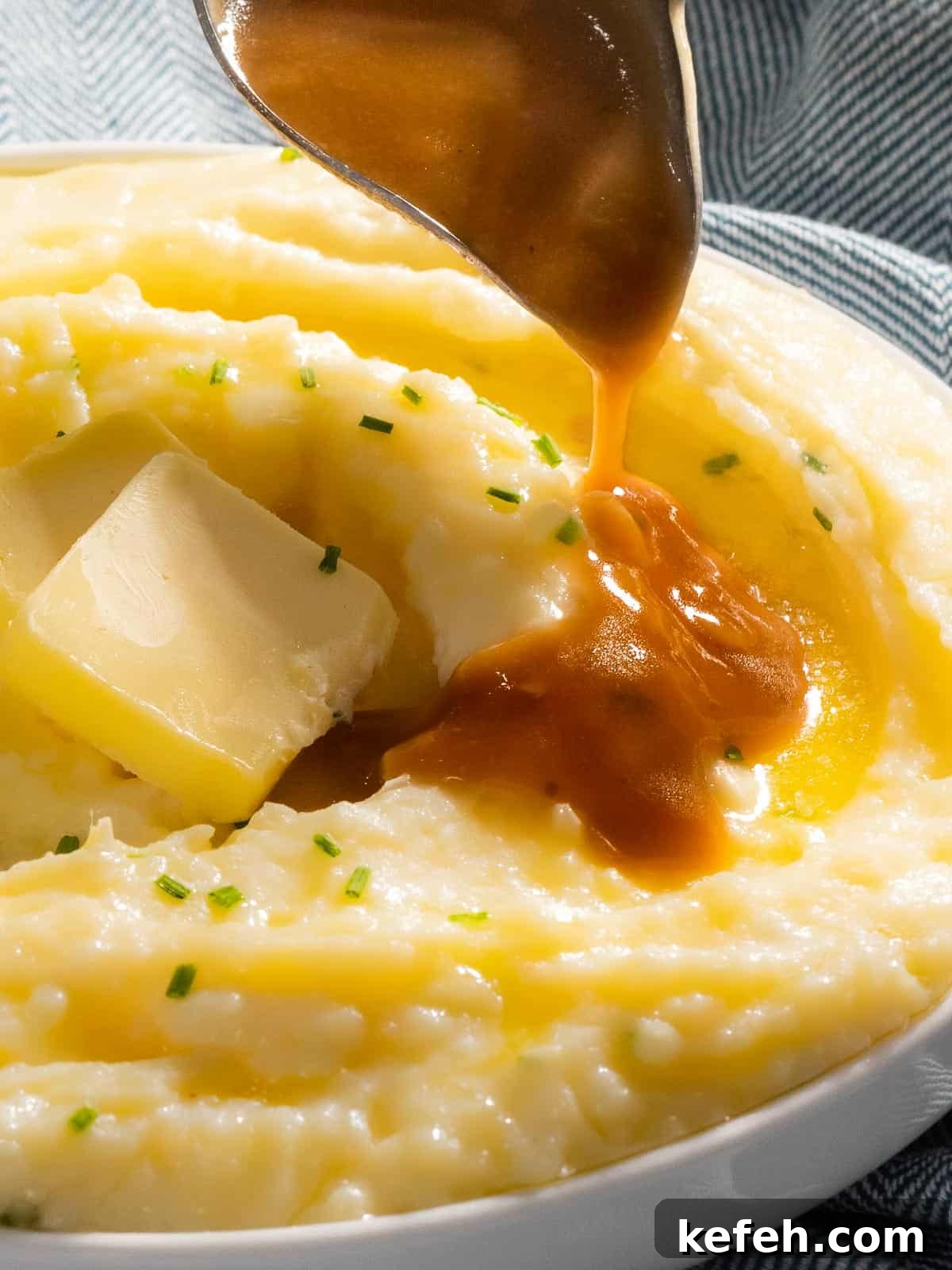 Homemade Brown Gravy Without Drippings: Simple Stove-Top Recipe 5 Homemade brown gravy poured over creamy mashed potatoes.