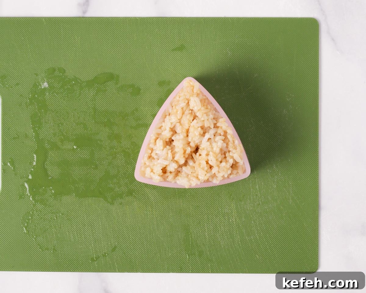 How to Make Spam Yaki Onigiri: Grilled Spam Rice Balls Recipe 15 Molded rice