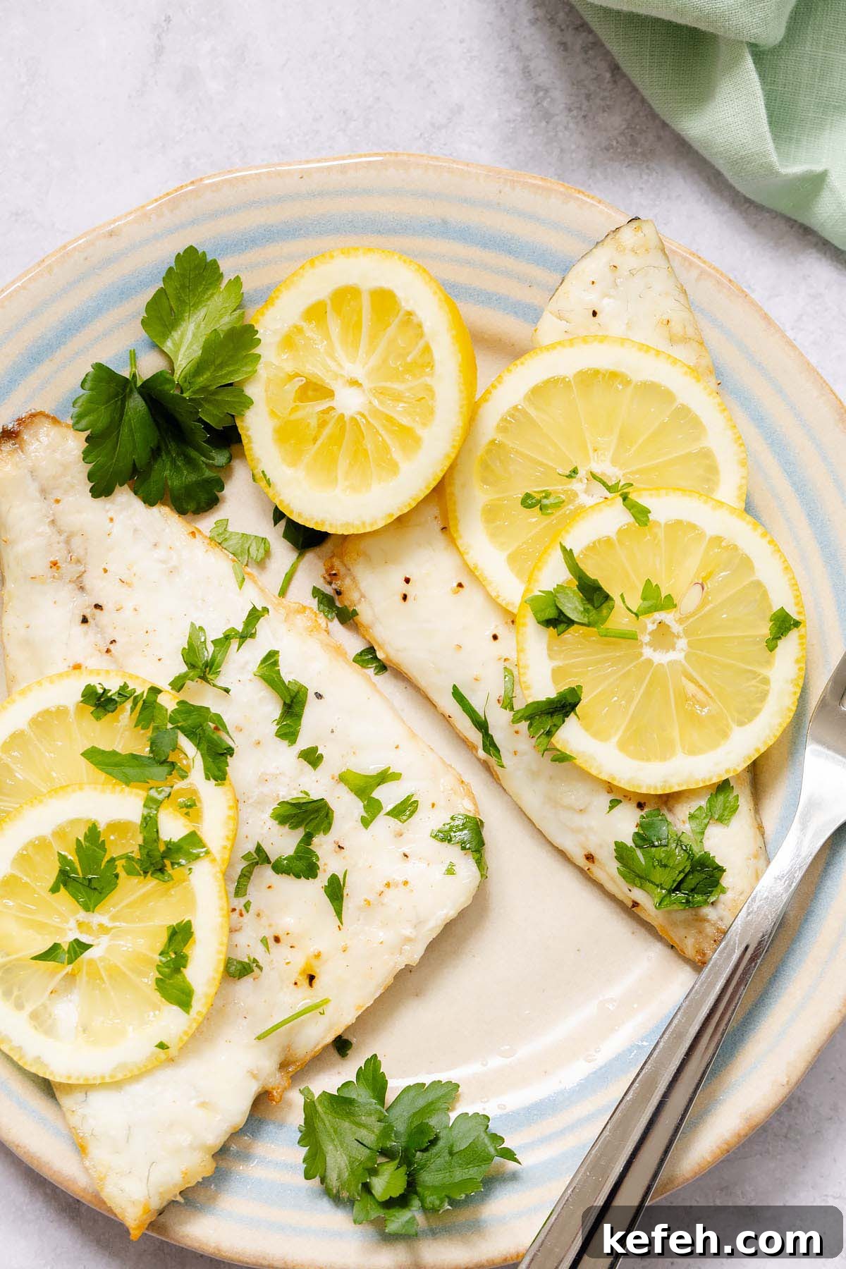 Crispy Air-Fryer Sea Bream Fillets with Lemon 2 Air fryer sea bream fillets with lemon and parsley