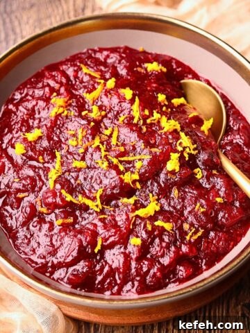 Maple vanilla, cranberry sauce in a serving bowl.