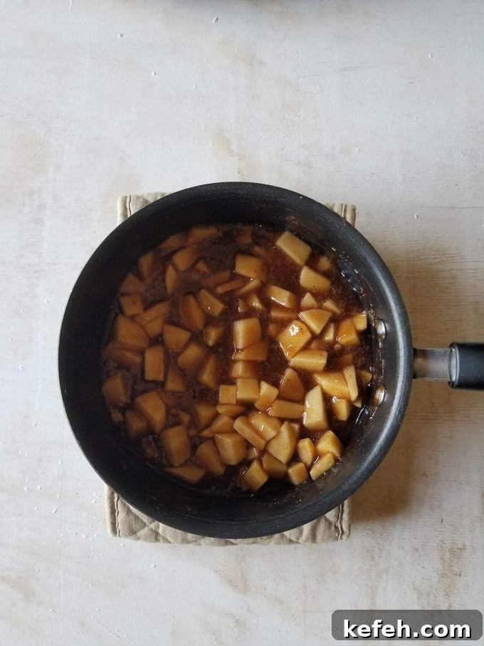 Caramel Apple Pie Dip Recipe — Warm Apple Dip for Fall Gatherings 4 img 4245 6