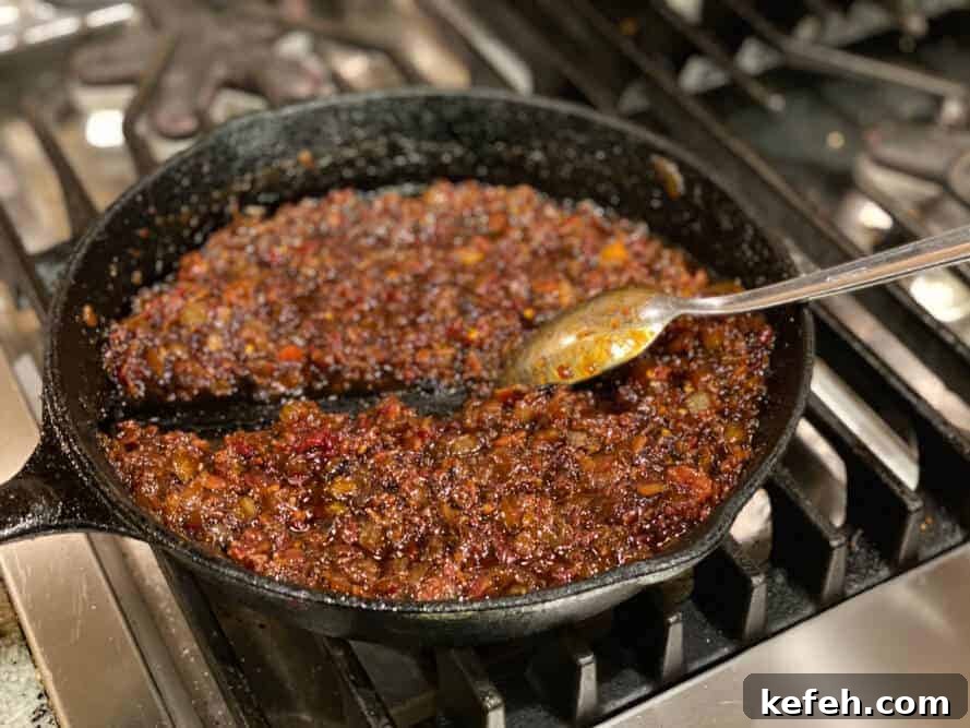 Savory Bacon Jam Recipe for Breakfast, Sandwiches, and Gifts 8 img 45881 7