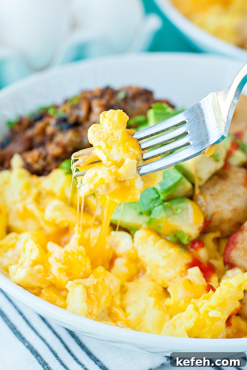 Tater Tot Breakfast Bowls with Sausage, Eggs & Cheddar 4 Vegetarian Chili Tot Breakfast Bowls